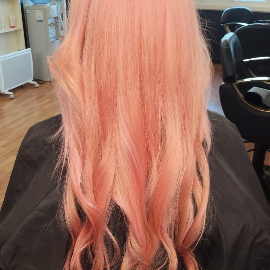 Color rosado/durazno con ondas - trabajo de Carla Nicole Estilista